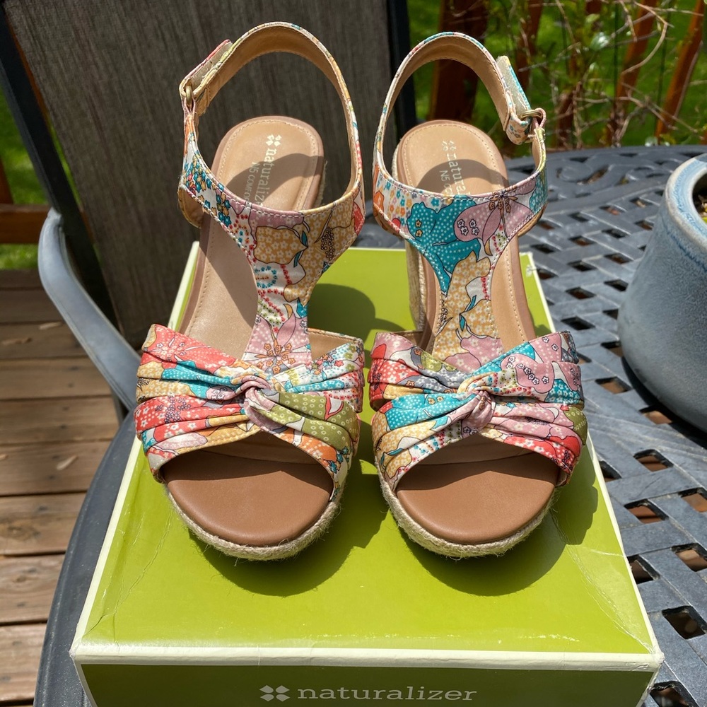 Naturalizer Multicolor Floral Pattern Wedge Sandals